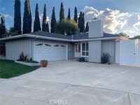 Building Photo - 4008 E Fernwood Ave