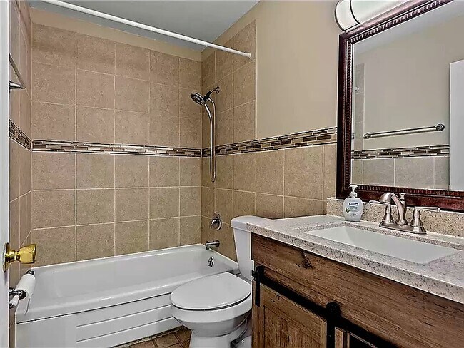 Building Photo - 4058 Paule Ave