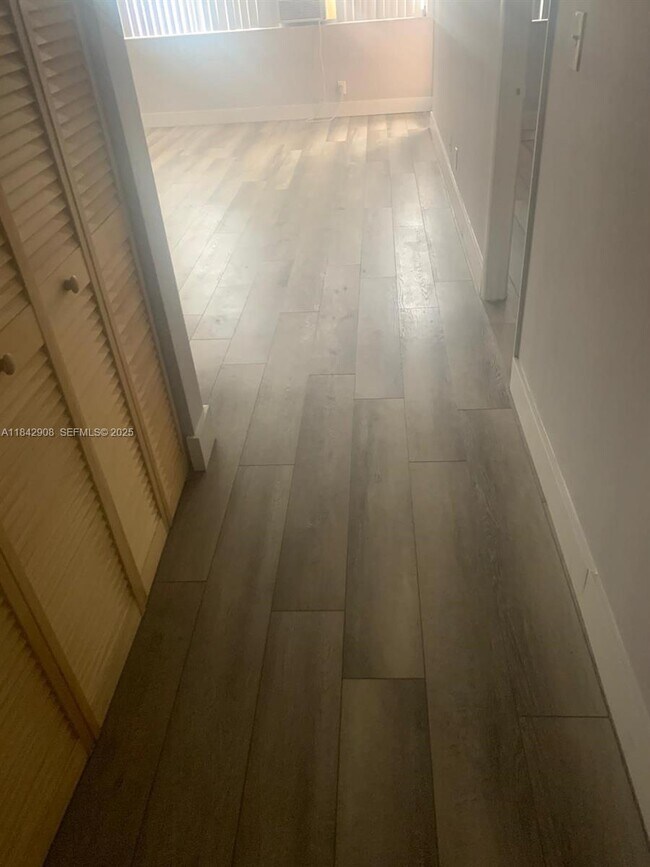 Building Photo - 2025 NE 164th St