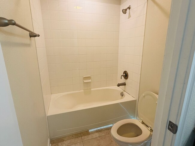 Building Photo - 4 Bed 2.5 Bath Single Family in Storey Lake