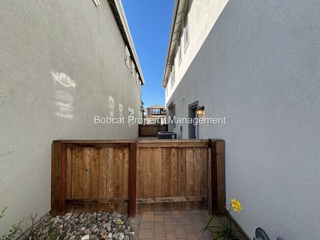 Building Photo - 1287 Grove St