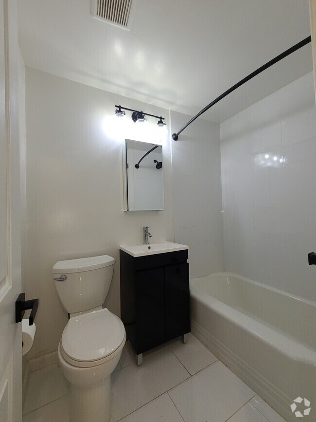 Building Photo - 6325 Gardenia St