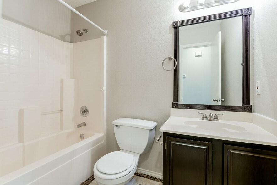 Building Photo - 6204 Tidewater Dr