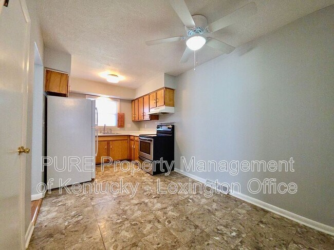 Building Photo - 3510 Lansdowne Dr