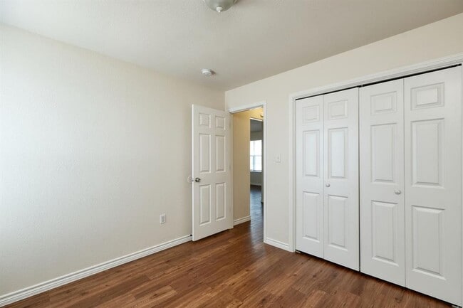 Building Photo - 108 Live Oak Cir