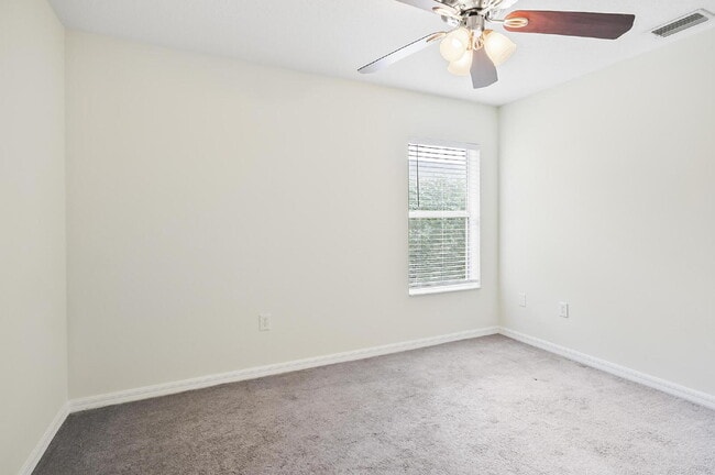 Building Photo - Palm Harbor Pool Home