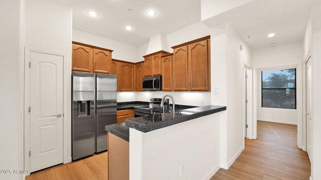 Building Photo - 7027 N Scottsdale Rd