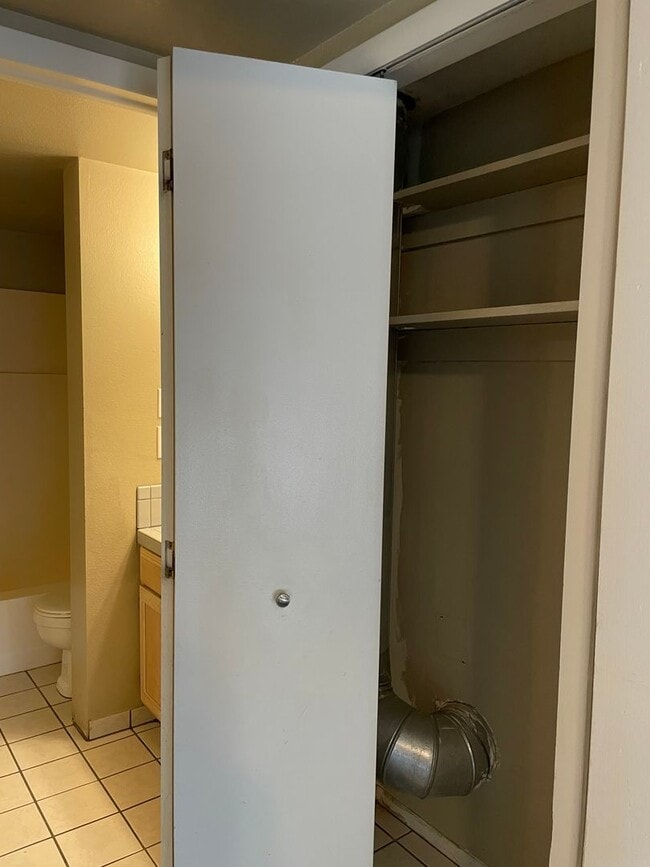 Building Photo - STUDENTS WELCOME! 5 Bedroom 3 Bathroom Single Family Home West Fort Collins