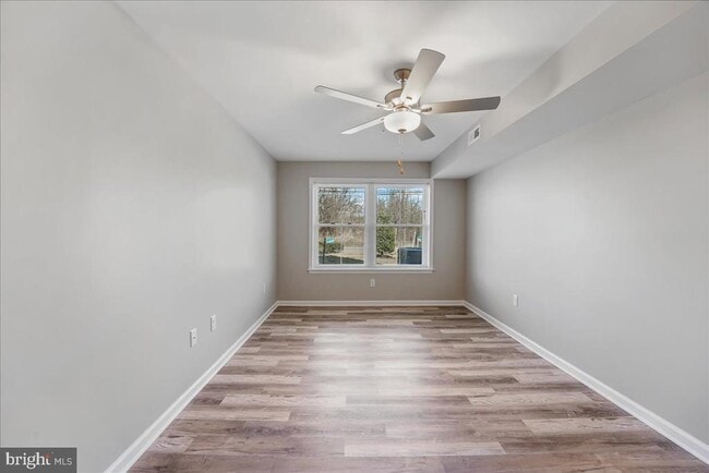 Building Photo - 552 Creek Rd