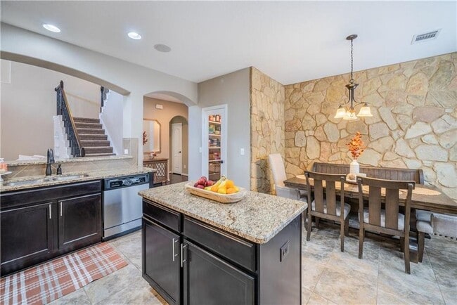 Building Photo - 273 Everglade Dr