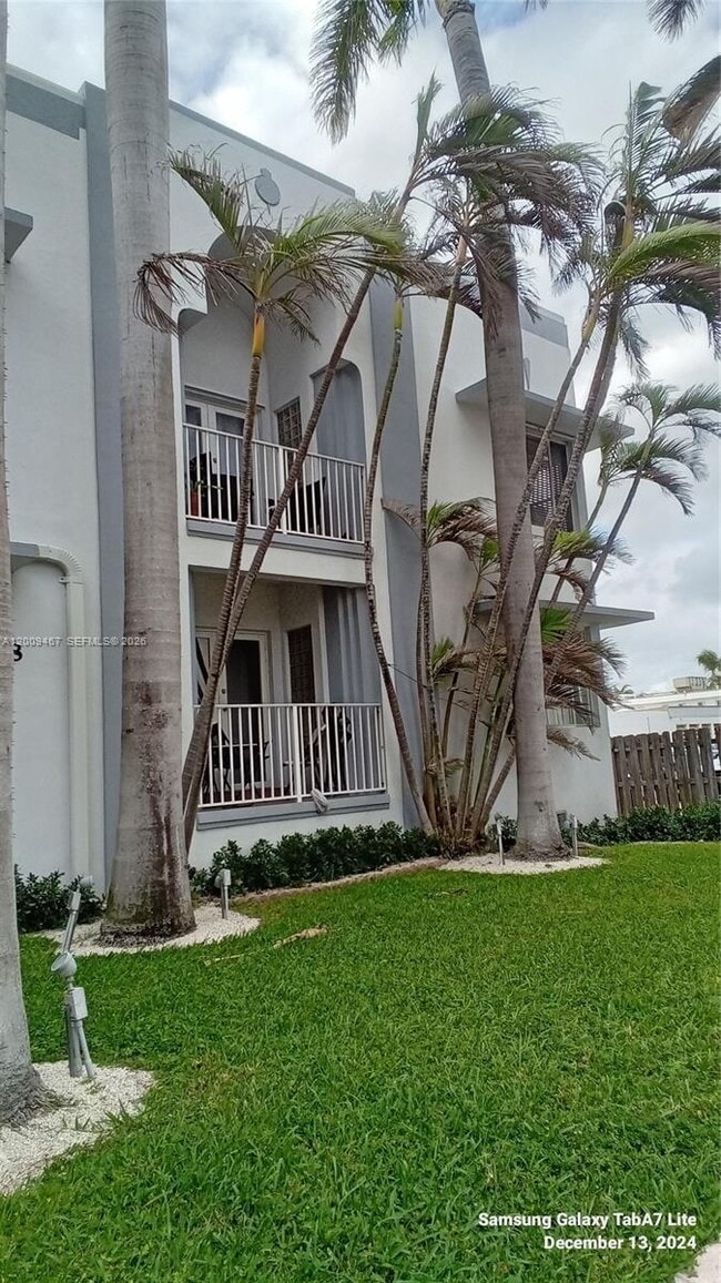 Building Photo - 9248 Collins Ave