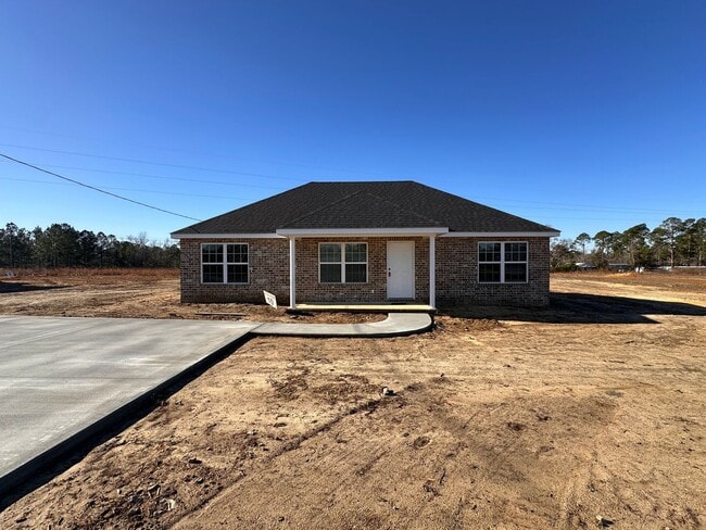 Building Photo - 3 Bed 2 Bath Brick Home with Fenced in Backyard