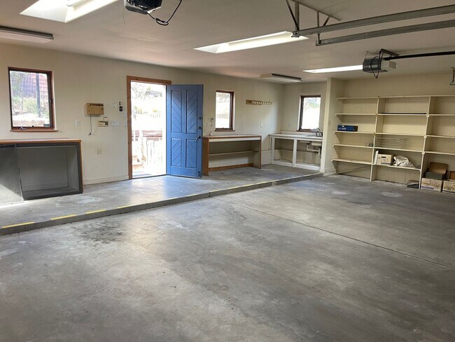Building Photo - Sandia Heights Gem