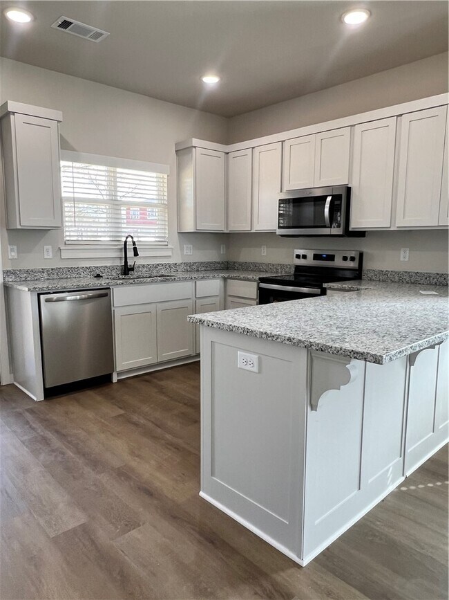 Building Photo - 572 Cosmos St