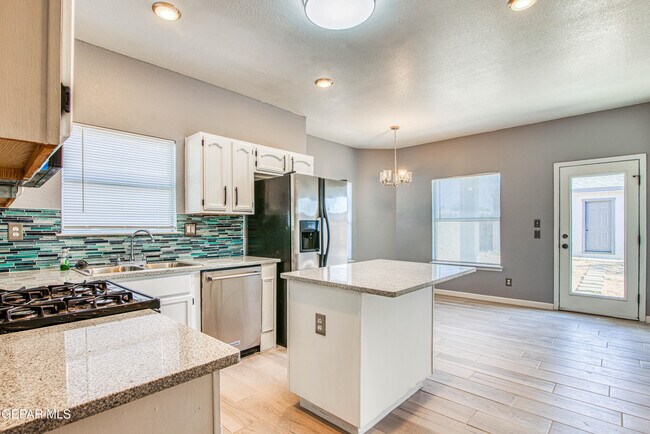 Building Photo - 12325 Tierra Bella Dr