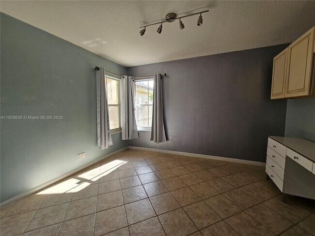 Building Photo - 743 SW 190th Ave