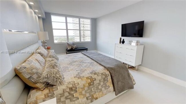 Building Photo - 5601 Collins Ave