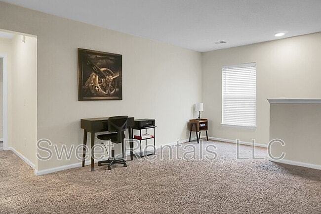 Building Photo - 124 Larkspur Dr