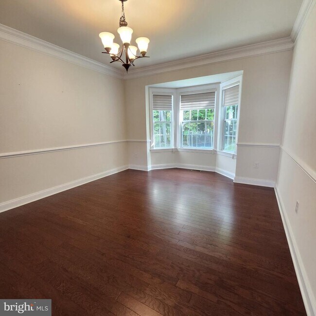 Building Photo - 6493 Fox Glove Ln