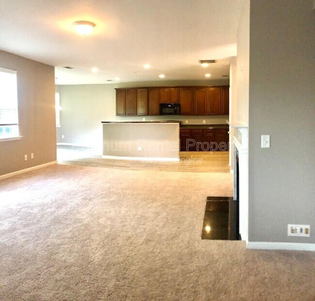 Building Photo - 6205 Park Leaf Walk