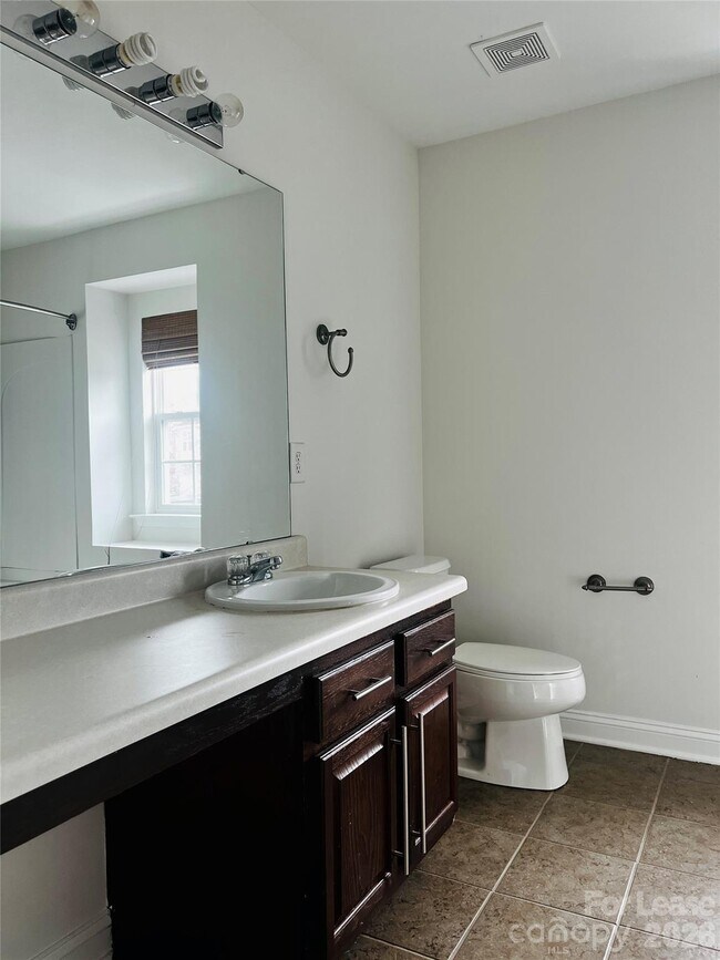 Building Photo - 12918 Tahoe Dr