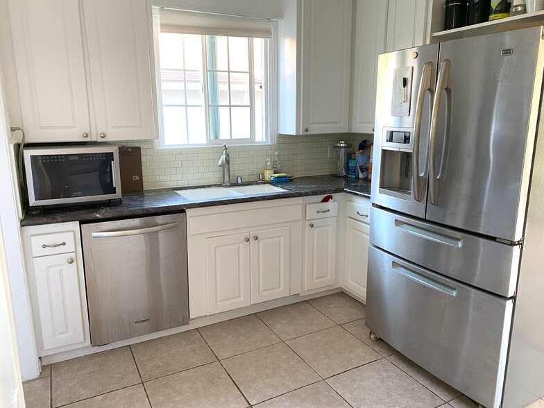kitchen - 2906 Overland Ave