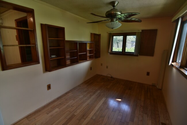 Building Photo - 615 E Ocean Rd