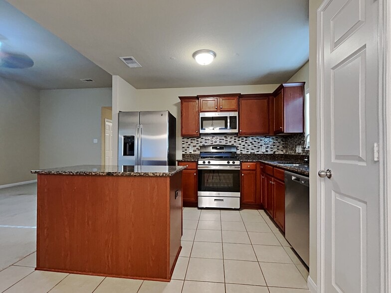Building Photo - 923 Marigold Rd