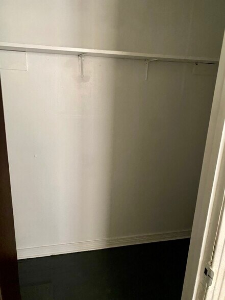 Building Photo - 306 E 31st St