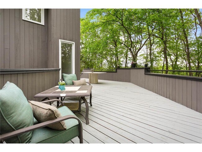 Building Photo - 2925 Minnehaha Curve