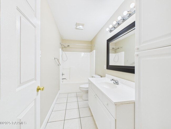 Building Photo - 200 S St Jean St