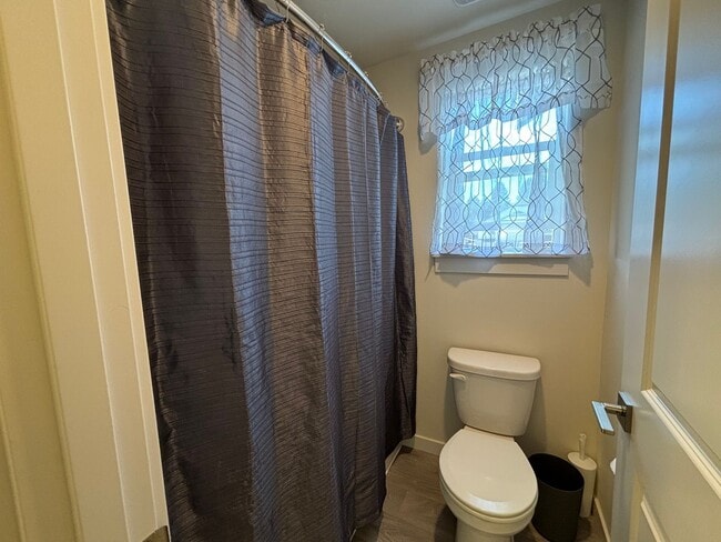 Building Photo - Beautiful 3 Bed/2.5 Bath with Fully Fenced...