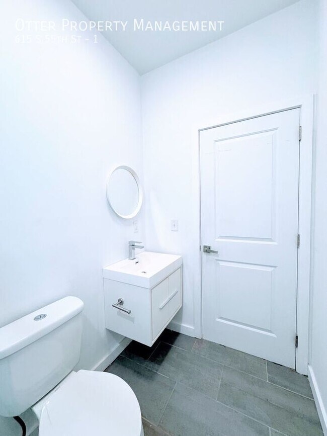 Building Photo - 615 S 55th St