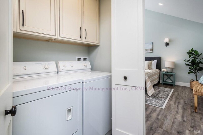 Building Photo - 4 Belle Ave