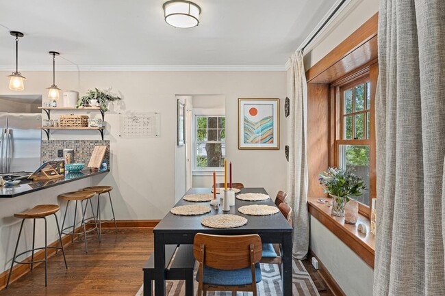 Building Photo - 2 Bed 1.5 Bath Home in the Heart of KCMO and Plaza Area