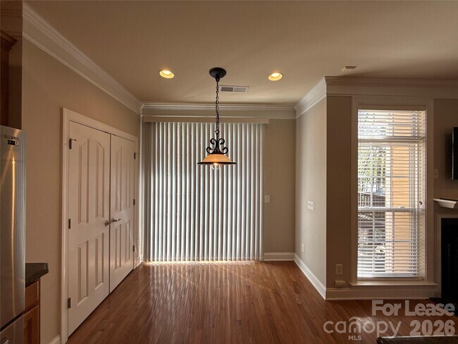 Building Photo - 2613 Huntman Way