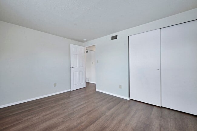Building Photo - 2 Bedroom Subsidy Friendly Apartment