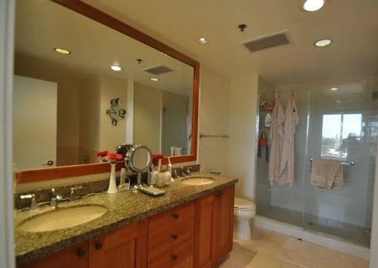 Building Photo - 700 W Harbor Dr