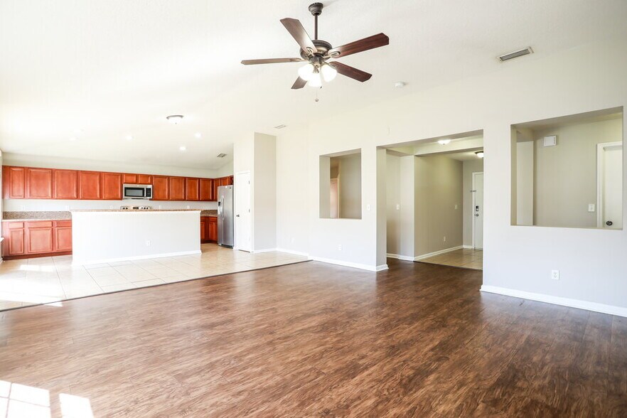 Building Photo - 2285 Brian Lakes Dr E