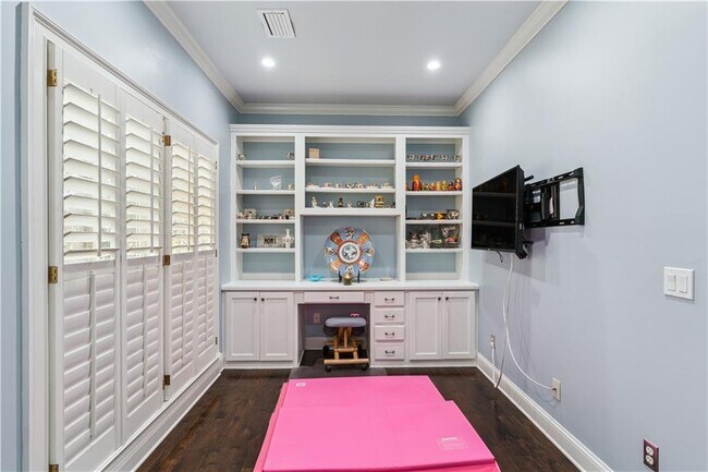 Building Photo - 125 Pine Valley