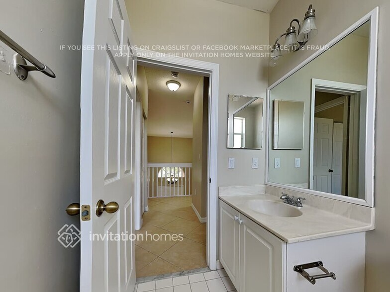 Building Photo - 5325 SW 134th Ave