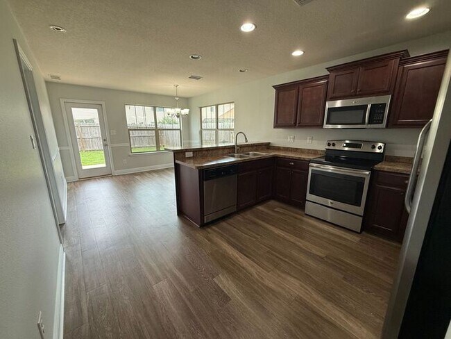Building Photo - Pensacola - Weatherstone - 3 bedroom, 2 bathroom