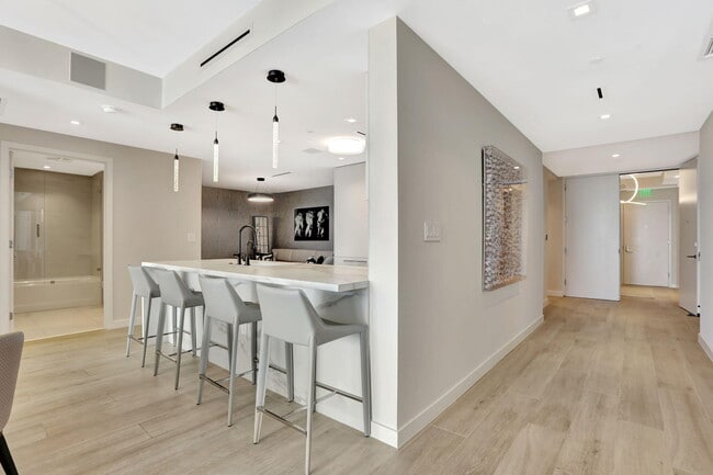 Building Photo - 1116 N Ocean Blvd