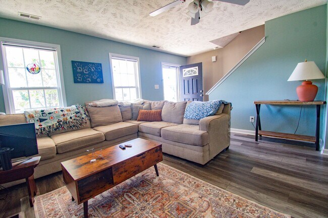 Building Photo - Coming Soon! 3 Bedroom 2.5 Bathroom with Large Fence Yard