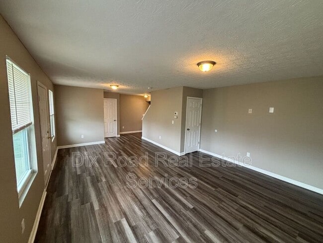 Building Photo - 424 W Kemper Rd