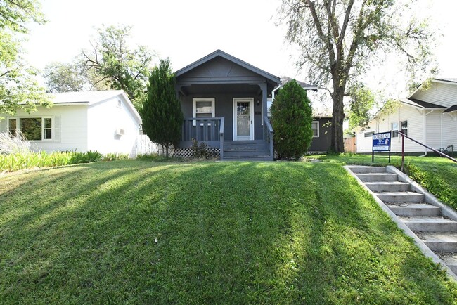 Building Photo - Fenced Backyard!