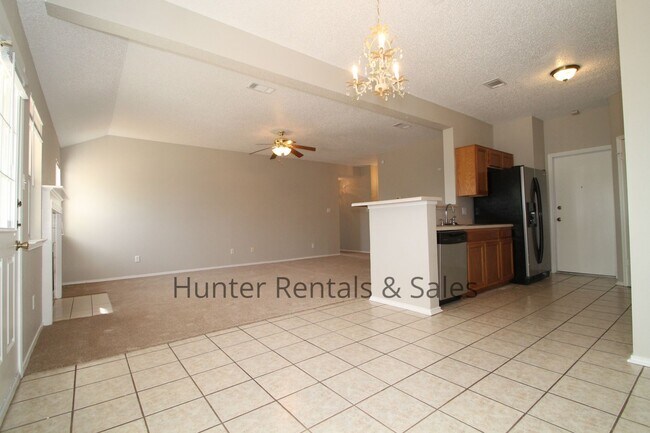 Building Photo - Exceptional!