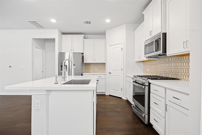 Building Photo - 15604 Ellinger Dr