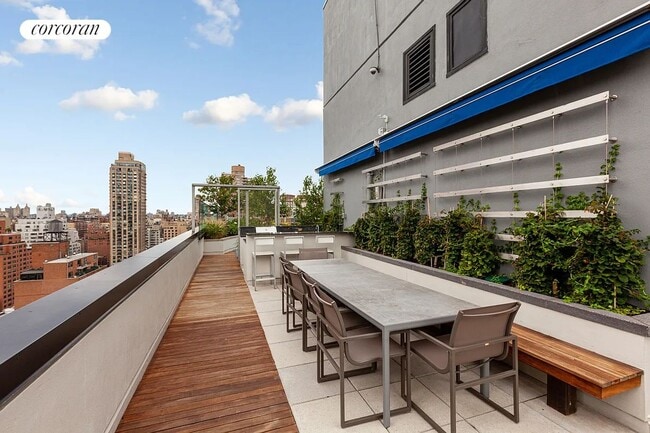 Building Photo - 305 E 85th St
