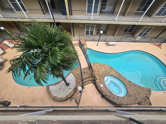 Building Photo - 921 Marine Dr